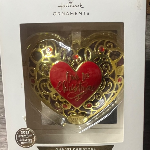 Hallmark “Our 1st Christmas 2021” Premium Golden Ruby Locket Tree Ornament New - Picture 6 of 6